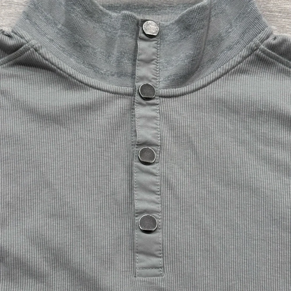 Calvin Klein Men’s Light Gray long sleeve button up  100% Cotton Top L